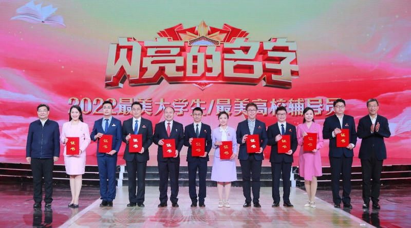 2012年小黄蜂：性能卓越，外观独特，引领时尚潮流