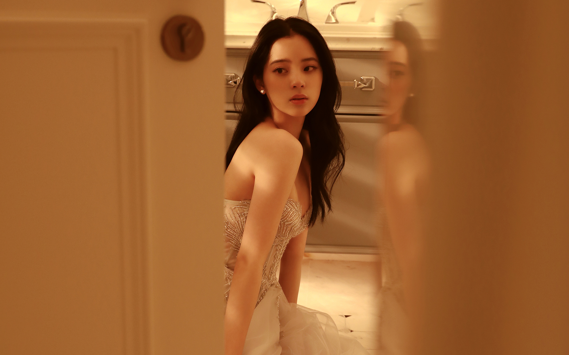 壁纸美女手机背景图_3g美女手机壁纸_壁纸美女背影手机桌面